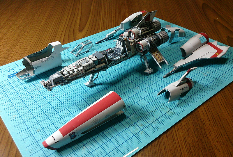 Illustration for article titled Las asombrosas naves espaciales de papel de un artista japonés